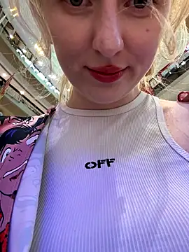 RonnieKiss live sex cam