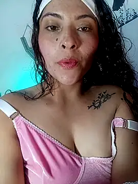 Fox_Roxxan live sex cam