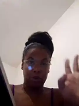 PrettahSantos live sex cam