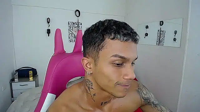 Leonard_Price live sex cam