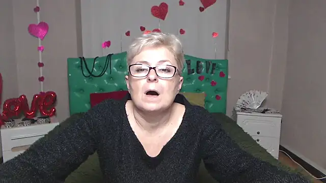 EmiliaGree live sex cam