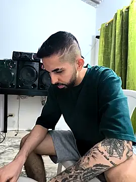 giannis090 live sex cam