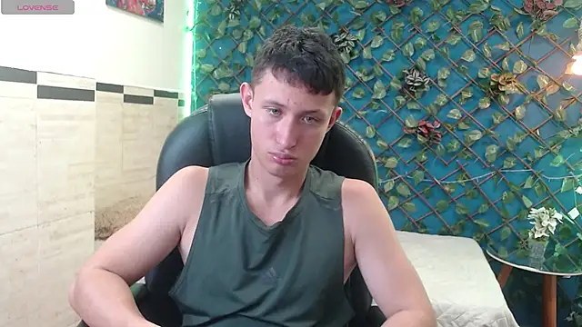 Garuo_18 live sex cam