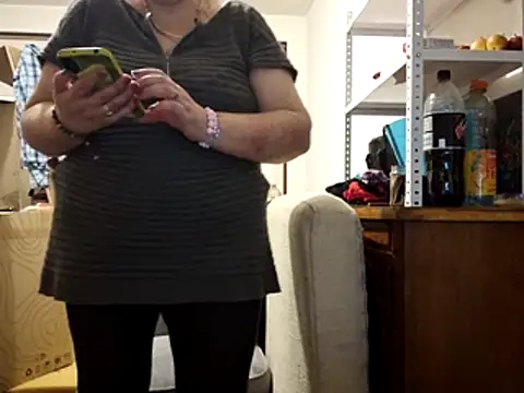 Samantha_Squirt@xh live sex cam