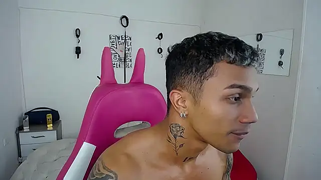 Leonard_Price live sex cam