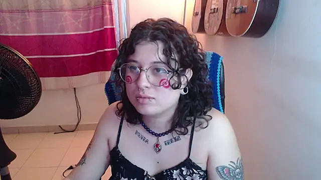 Smoke_trip_Alicia's Stripchat show and profile