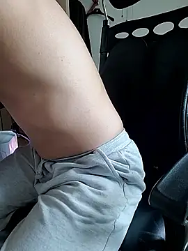 Woonee1680 live sex cam