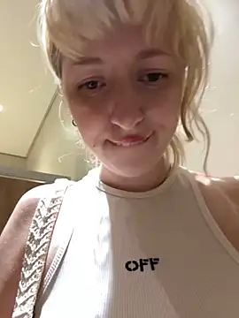 RonnieKiss live sex cam