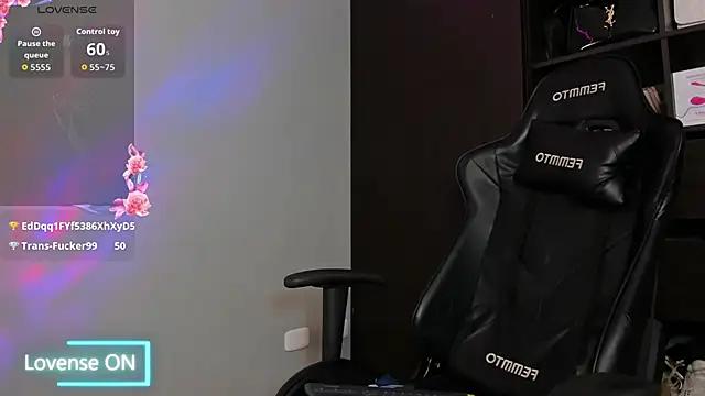 MeganDaviees live sex cam