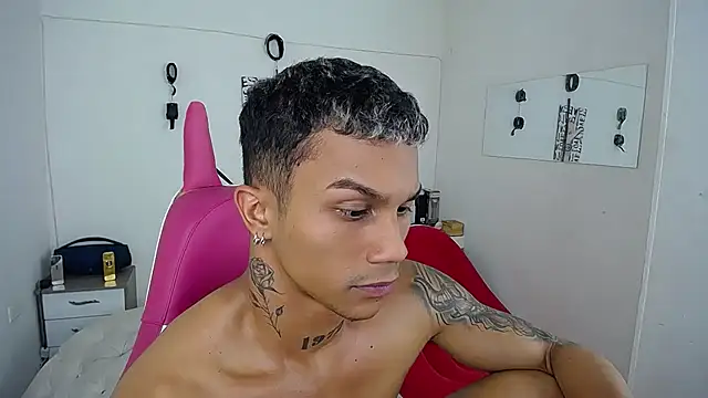 Leonard_Price live sex cam