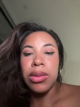 Brunettexio live sex cam