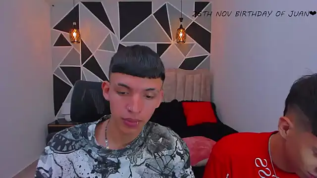 Juan_Nd_Steven's Stripchat show and profile