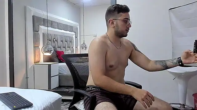 Ethan_Greys's cam snapshot