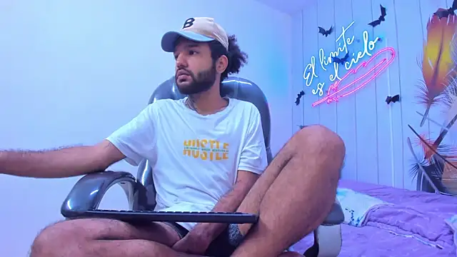 Hottie_Bear's cam snapshot