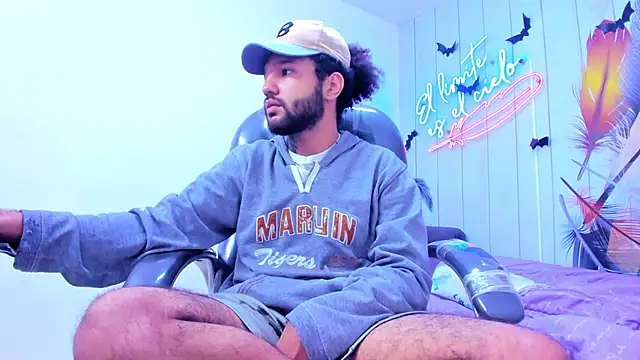 Hottie_Bear's cam snapshot