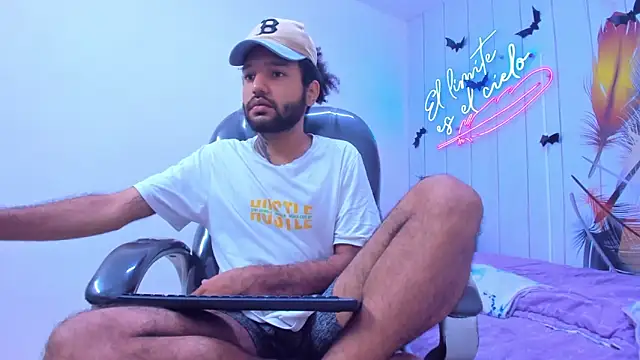 Hottie_Bear's cam snapshot