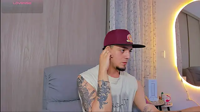 alejandro_calderon1's cam snapshot