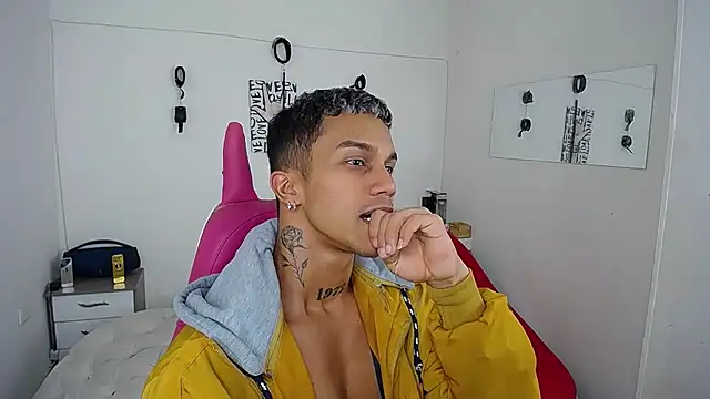 Leonard_Price live sex cam