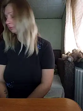 BustyBlond live sex cam