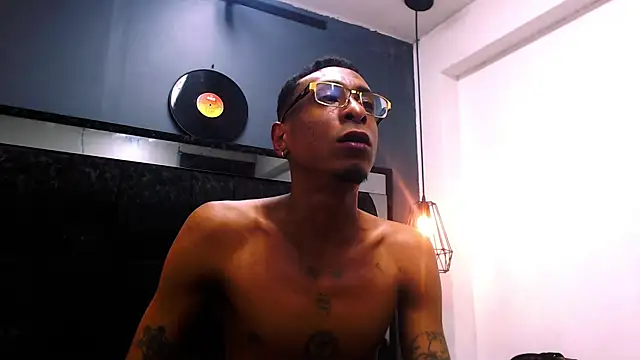 Jose_Smoke live sex cam