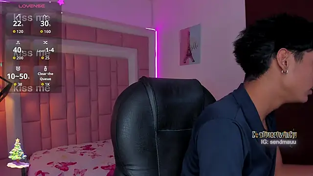 OliverTwinky live sex cam