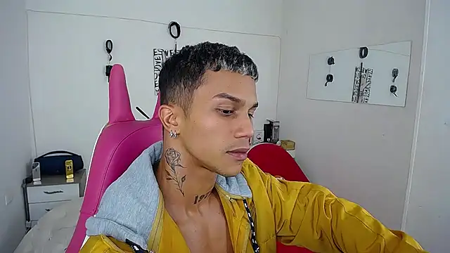 Leonard_Price live sex cam