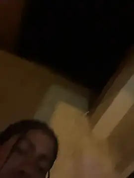 Maxim-Walker live sex cam