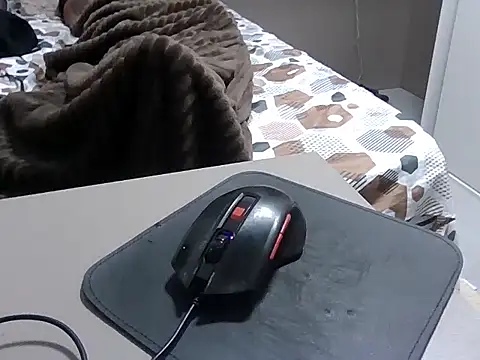 JUNINHOLEKEJR live sex cam