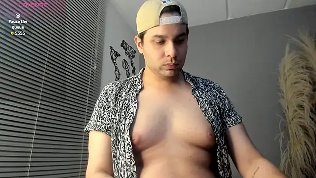 Latin_boy_surprisee's cam snapshot