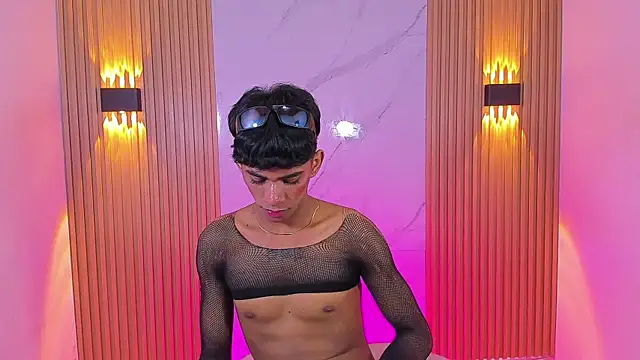 Ethan_thouse's cam snapshot