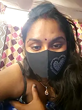 Sweet-Maddlina live sex cam