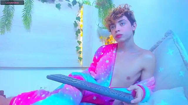 Twinkk_Guy's cam snapshot