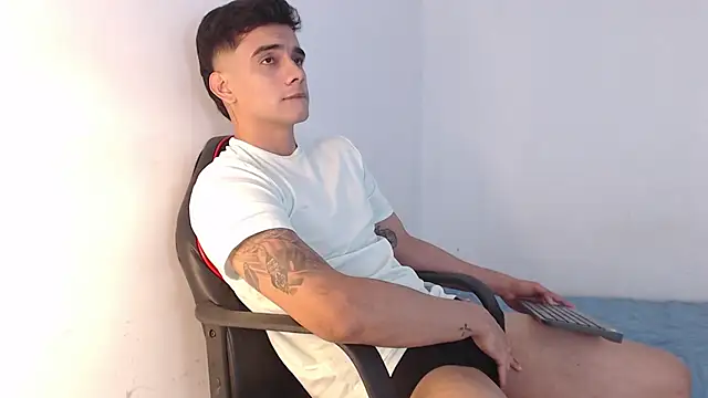 adam_levis17's cam snapshot