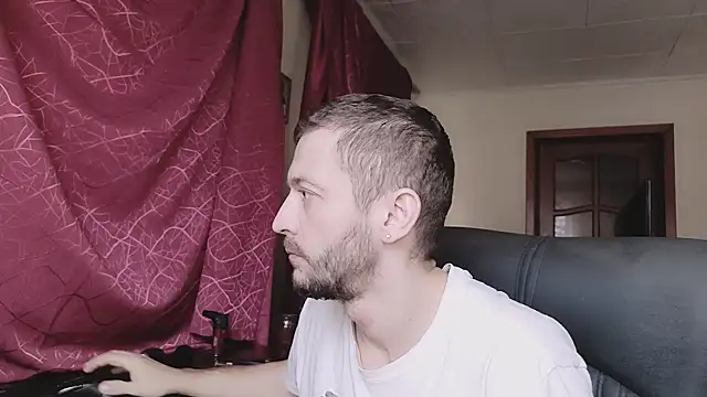 333Alone_in_theDark777's cam snapshot