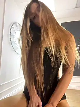 MarilynNova live sex cam