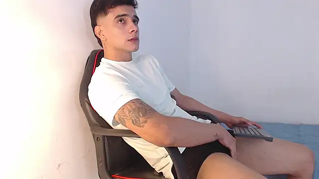 adam_levis17 live sex cam