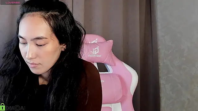 FlirtyAura live sex cam