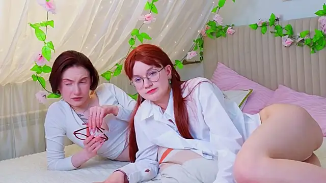 Lil_tits_girls live sex cam