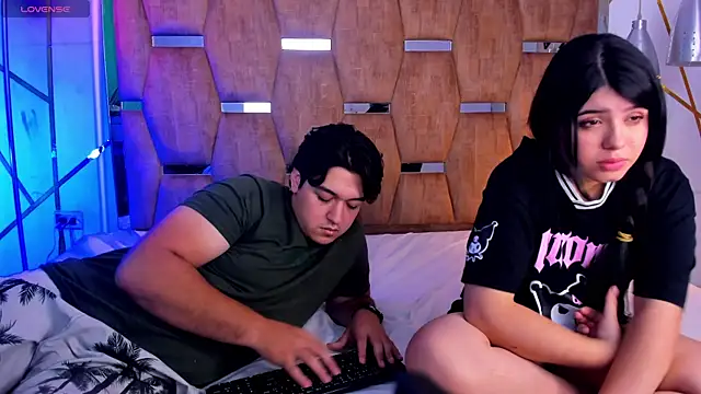 EmilyANDrew_ live sex cam