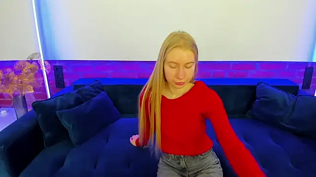 Alina_Blonde live sex cam