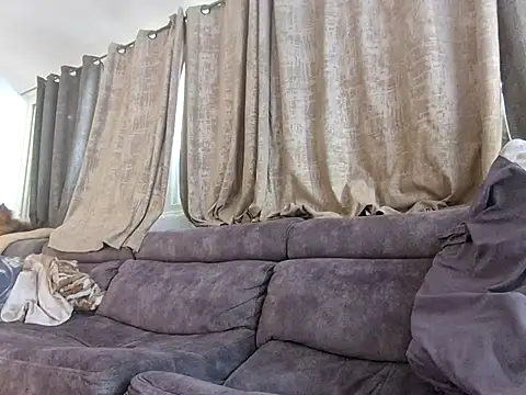 Alexis21821 live sex cam