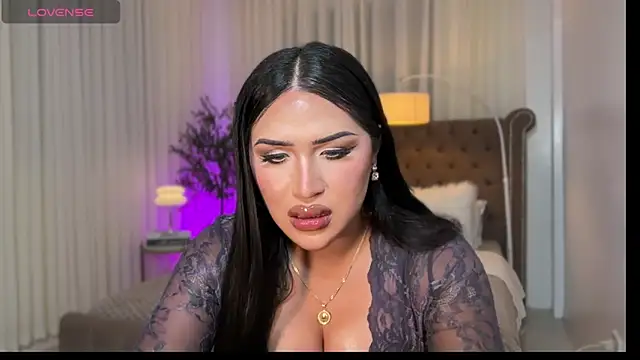 Your_Majesty_Tyra live sex cam