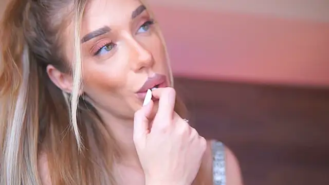 EllieRedd live sex cam