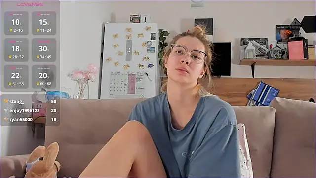 Girl_alone_home live sex cam