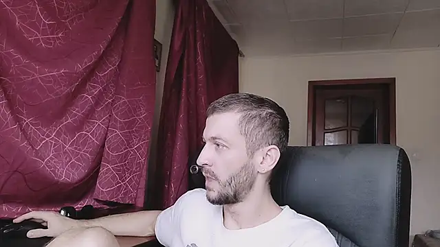 333Alone_in_theDark777's cam snapshot