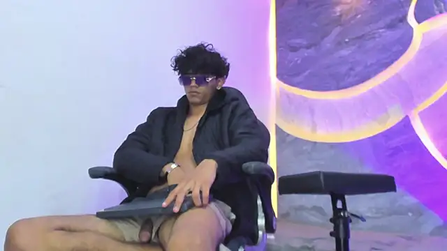 Sex_Boy_33_'s cam snapshot