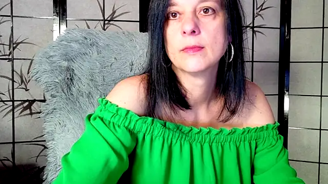 _Sweetlonglips_ live sex cam