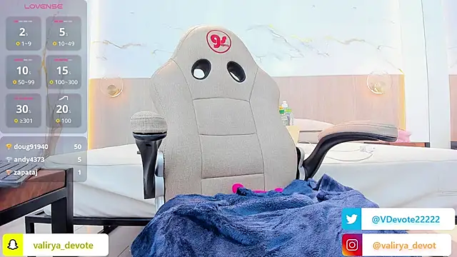 valirya_devote live sex cam
