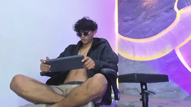 Sex_Boy_33_'s cam snapshot