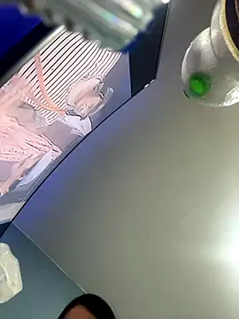 Naomii2 live sex cam